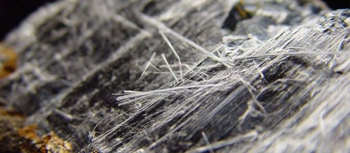 Eine Nahaufnahme von Asbest Fasern.