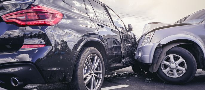 Ein Unfall mit 2 Fahrzeugen bei Tag