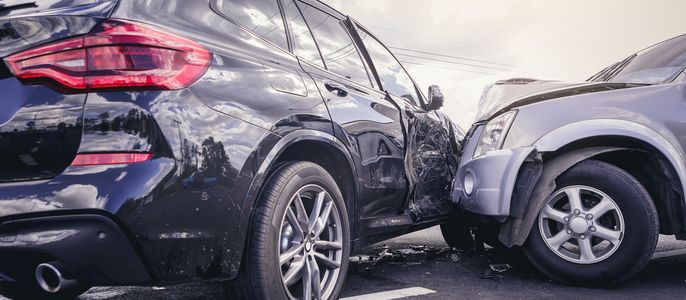 Ein Unfall mit 2 Fahrzeugen bei Tag